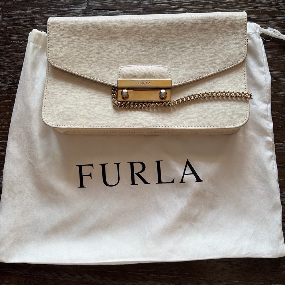 FURLA JULIA SAFFIANO White Clutch with Silver Crossbody Chain and Furla Dusty